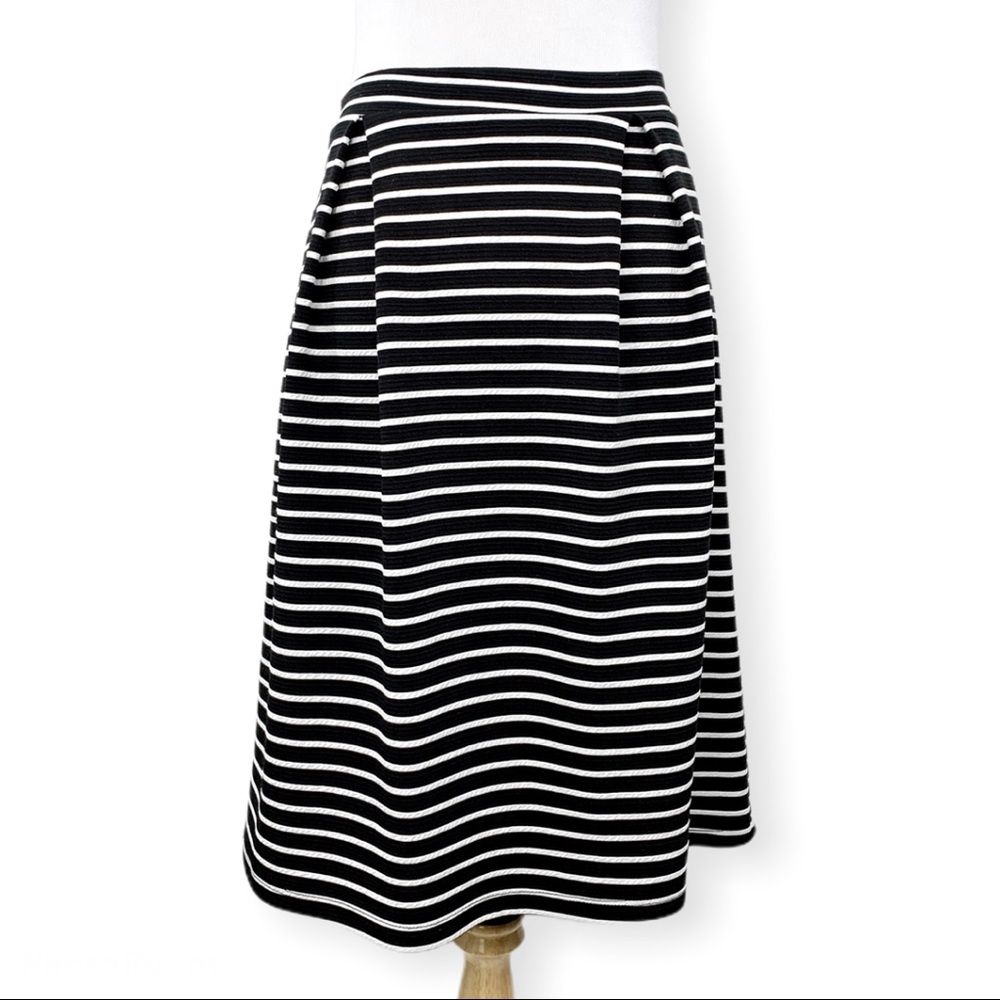 Romeo + Juliet Couture Blk White Stripe Knit Skirt - Picture 4 of 7